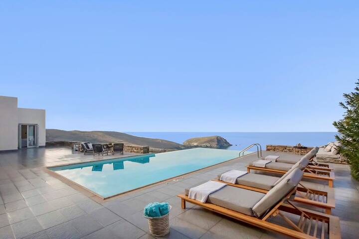 Picturesque Grecian Villa Hideaway