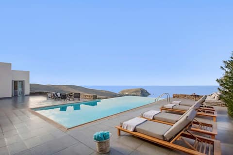 Picturesque Grecian Villa Hideaway