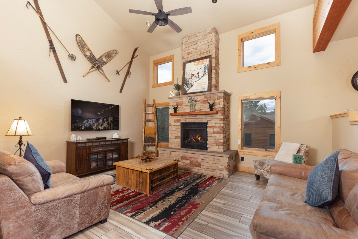 Top Airbnb: Beautiful 5 Level Luxury Lodge in Silverthorne