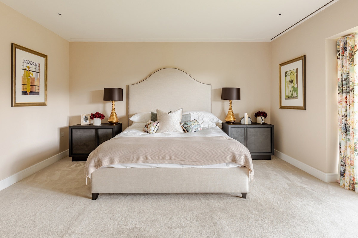 2nd bedroom and en-suite with built in wardrobes and a private balcony 