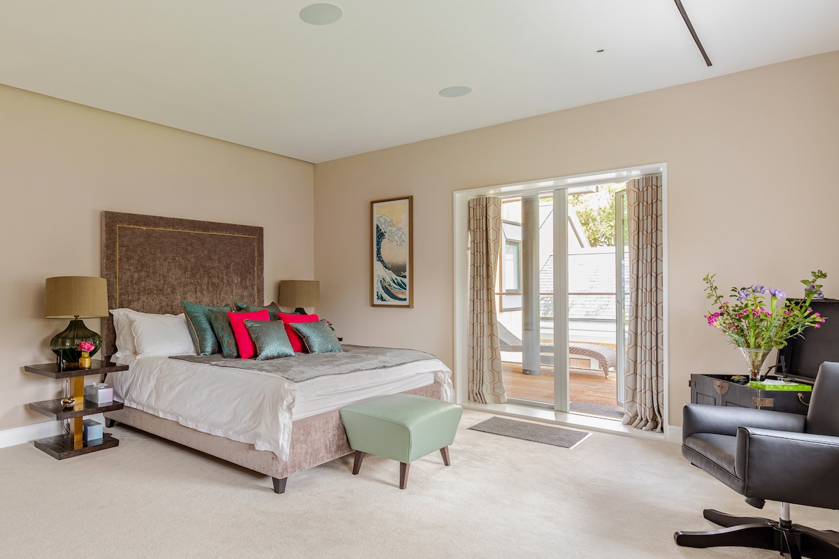 4th bedroom and en-suite with built in wardrobes and a private balcony 