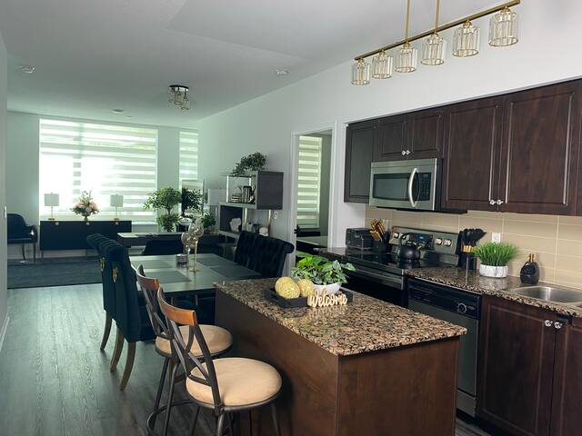 Stylish 3-Bed Waterfront Suite gallery image 4