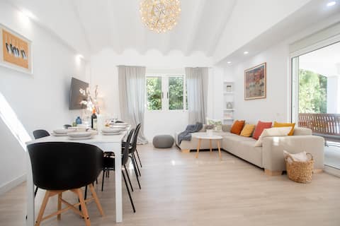 Large Villa in Valencia: Pool and Nature