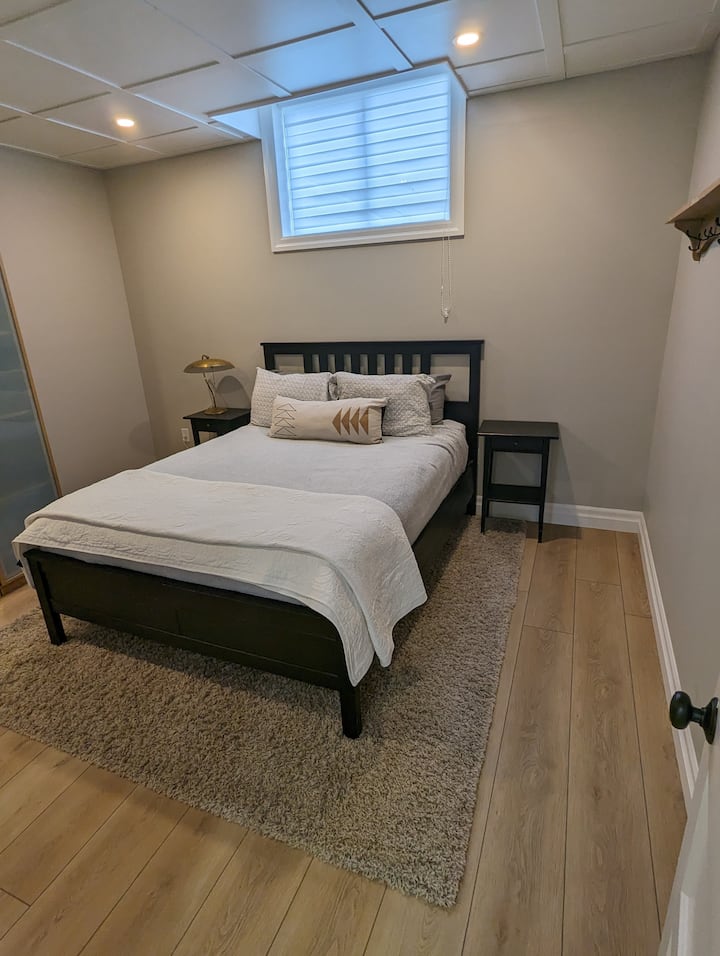 Cama tamaño queen con colchón de látex orgánico y cubreespuma viscoelástica