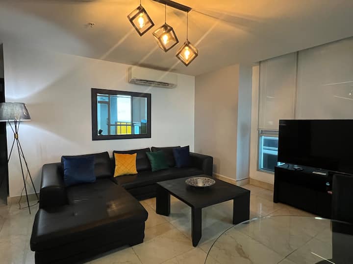 Seaside Serenity: Stunning Views Balcony + Parking - Panama City