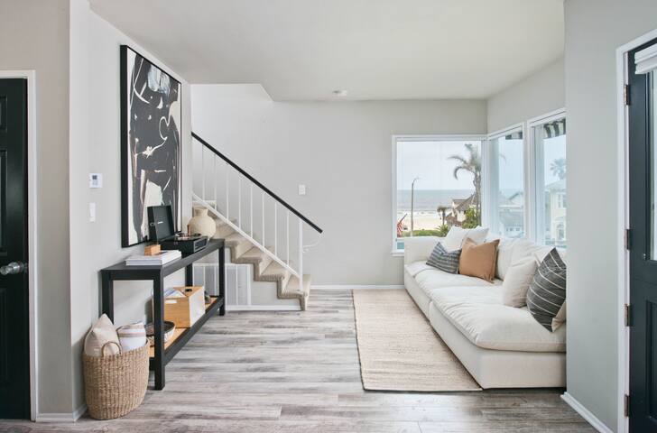 Beach House*Steps to Sand*Outdoor & Rooftop Patios gallery image 4