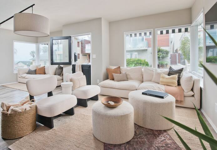 Beach House*Steps to Sand*Outdoor & Rooftop Patios gallery image 5