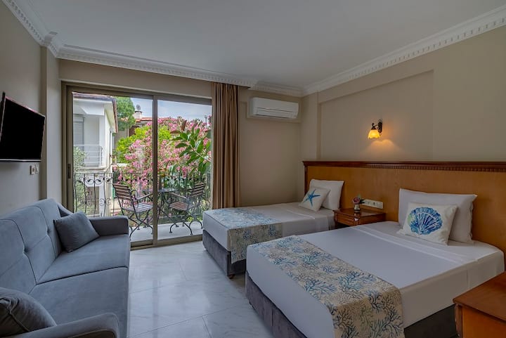 Rosy Suites ,2 Kişilik Bahçe Manzaralı Studio - Kuşadası