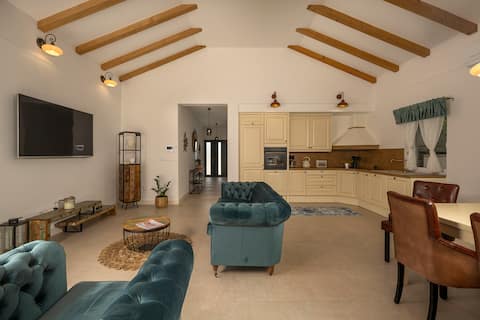 Top Airbnb: New Villa Jakov in Crno