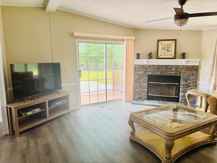 Cozy Retreat Near Kerr Lake – Perfect Getaway! - Henderson, NC