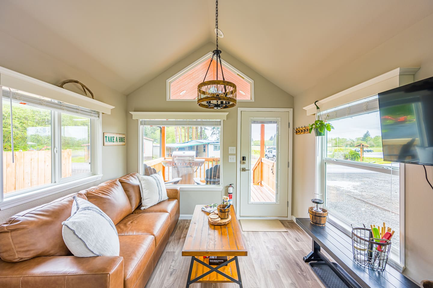 Rainforest Tiny Home Retreat: Rustic photo 6