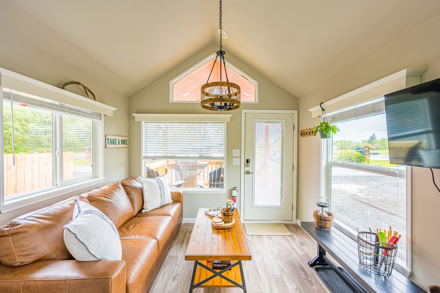 Rainforest Tiny Home Retreat: Rustic photo 3