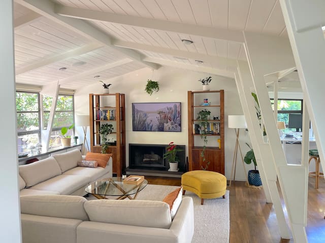 Lush Treehouse Retreat in the Hills gallery image 3