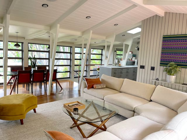 Lush Treehouse Retreat in the Hills gallery image 4