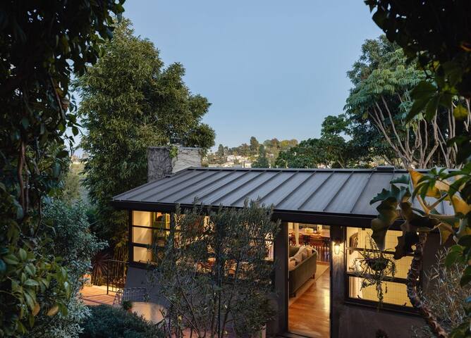 Lush Treehouse Retreat in the Hills gallery image 2