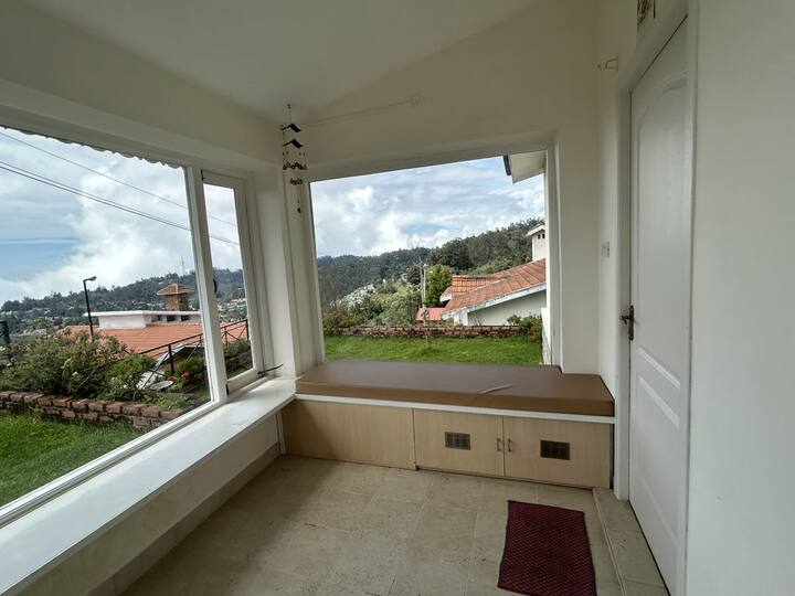 Serene, Cosy Cottage With Views - Kodaikanal