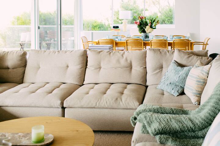 Melba Views – beachfront luxury for family groups! gallery image 5