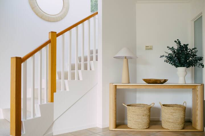 Melba Views – beachfront luxury for family groups! gallery image 2