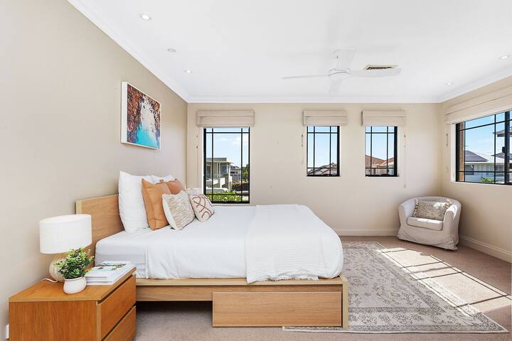 Coastal Luxe: Pool, Sauna, Kids Paradise gallery image 5