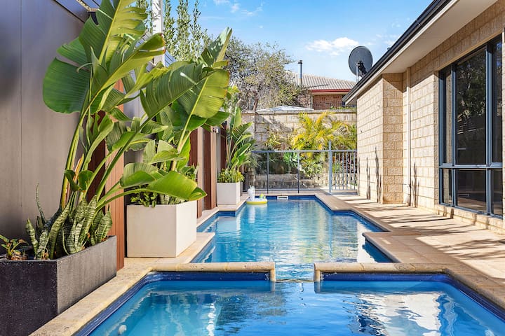 Coastal Luxe: Pool, Sauna, Kids Paradise