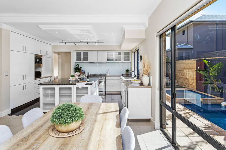 Coastal Luxe: Pool, Sauna, Kids Paradise gallery image 4