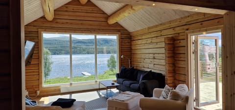 Top performing Airbnb: Cozy log cabin by the water in Härjedalen