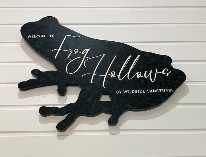 مرحبًا بك في ملاذ الطبيعة في ضفدع هولو.