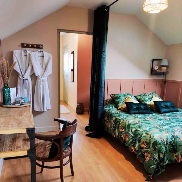 Una habitación con dos camas individuales ( 80x200 )  que se pueden separar o juntar a su conveniencia 
Se proporcionan: todo para la ropa de cama 