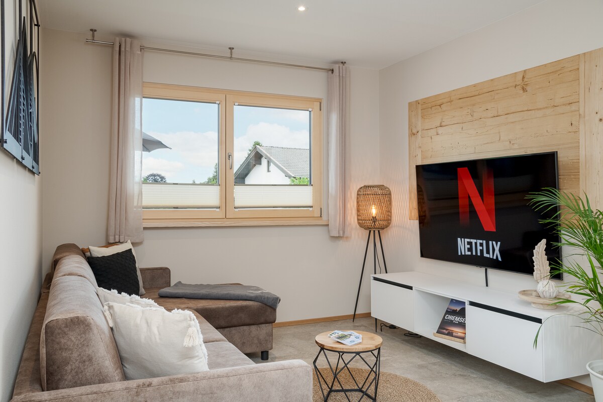 Top Airbnb: FENjOY:  Holiday Apartment with Balcony | BBQ à Rosenheim