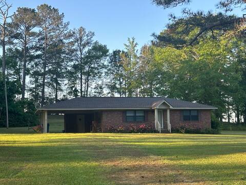 Country comfort retreat close to Troy