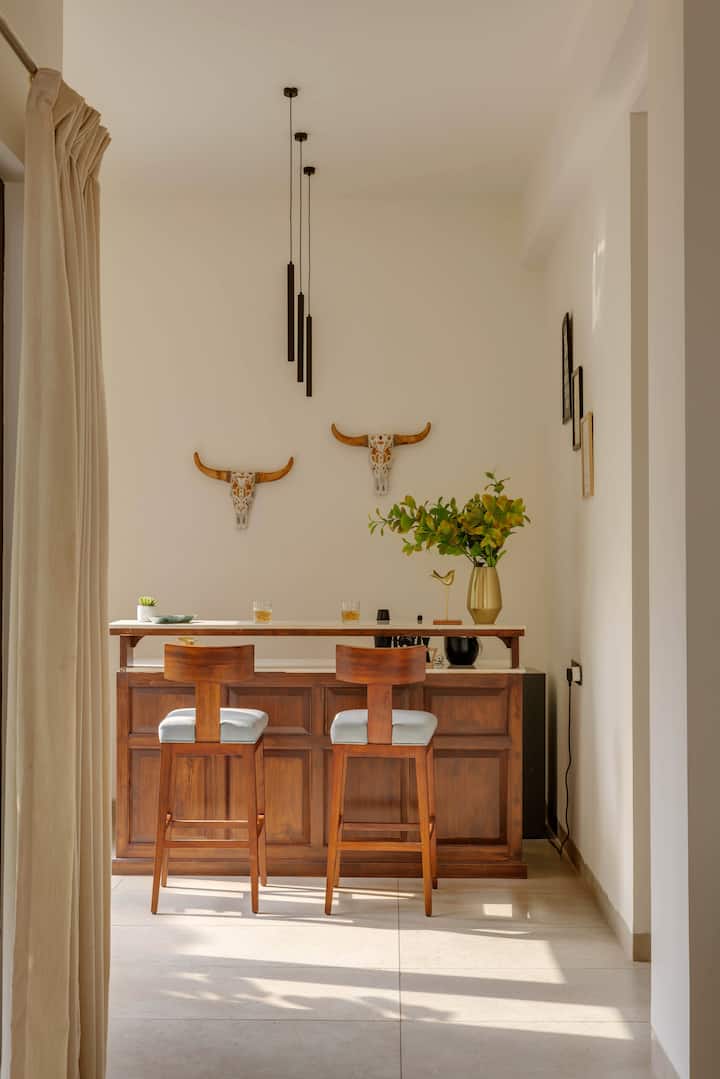 Dining area image 2