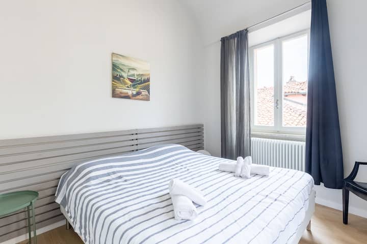 La camera da letto co oda ed accogliente per i vostri momenti di relax dopo aver visitato la città.