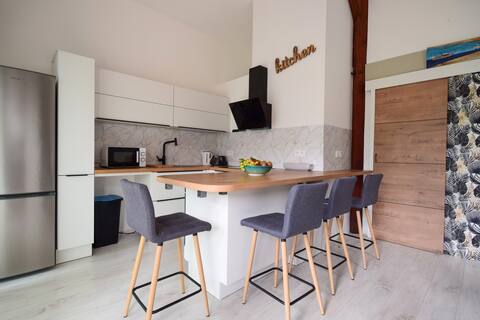 Nice cottage in the Landes private park, on the lake shore