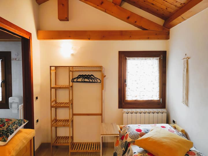 PRIMO PIANO studio/stanza relax/camera con letto singolo e ascensore