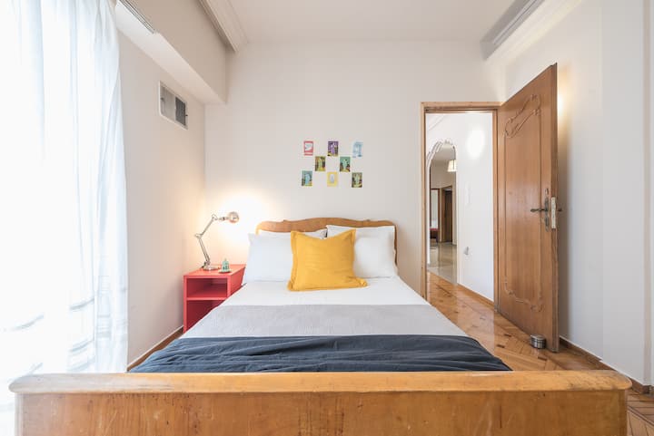 La CHAMBRE 4 fait 20 mètres carrés
