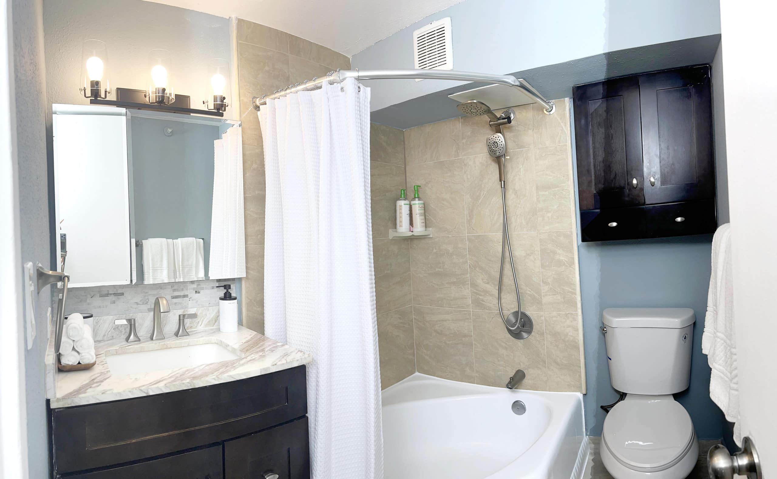 Center of Waikiki - 1 Bedroom 3 Queen Size Beds - Image 24