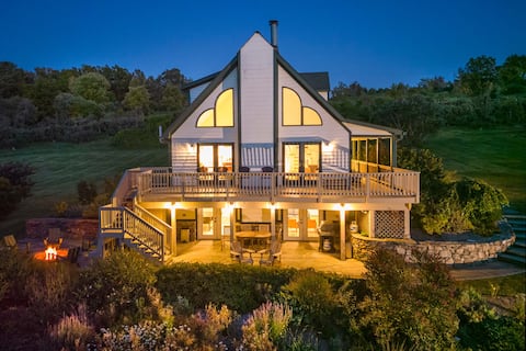 Luxurious Farmhouse amidst Orchards & Valley Views