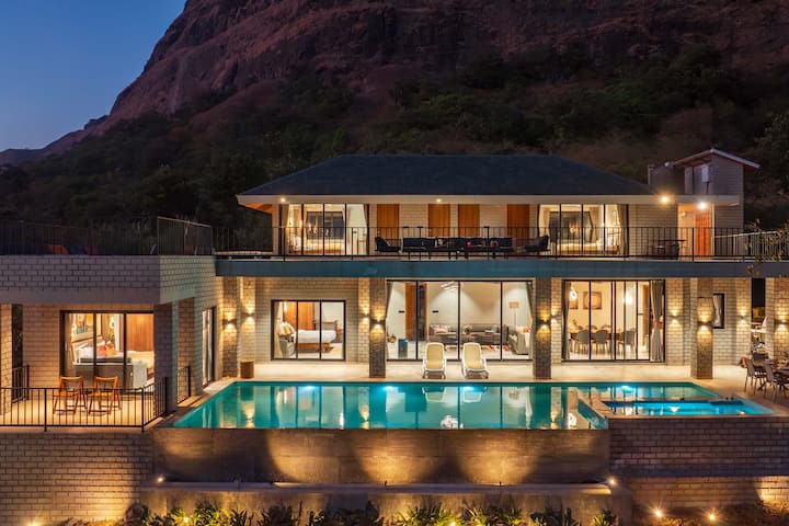5BR Luxury Pool Villa w/ Turf | Esperanza