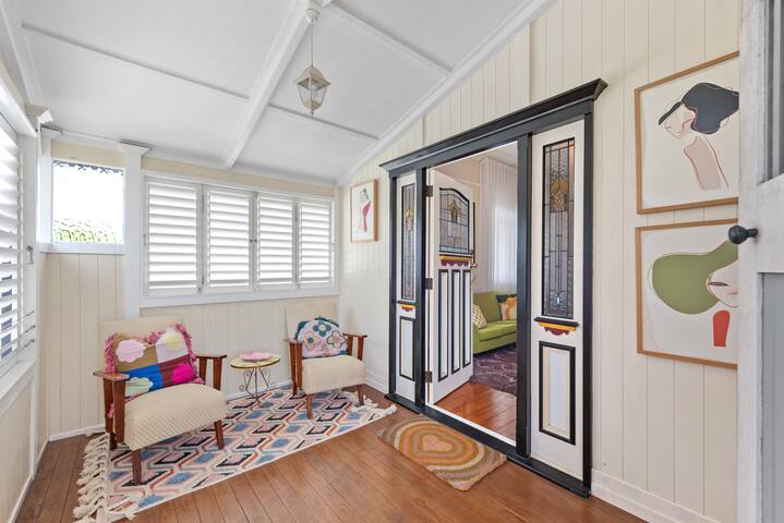 A Colourful Life! 4Bed/2.5Bath/1Car ~ Queenslander gallery image 4