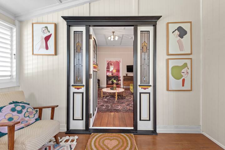 A Colourful Life! 4Bed/2.5Bath/1Car ~ Queenslander gallery image 5