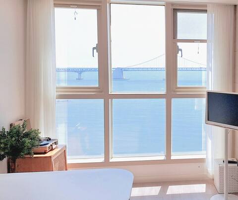 EmilyH/Gwangan Bridge front view/Newly opened/Hotel bedding/Perfect cleaning/Comfortable safety/Drone show/Time control available
