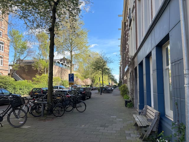 Stylish family home w. garden & airco in centre gallery image 4