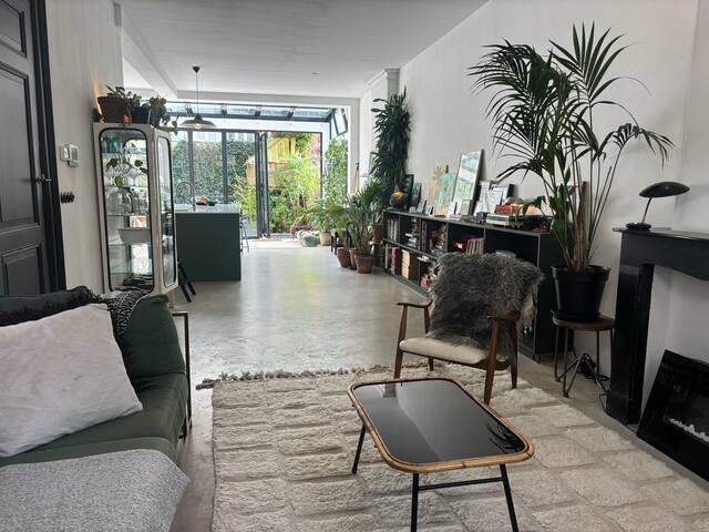 Stylish family home w. garden & airco in centre gallery image 5