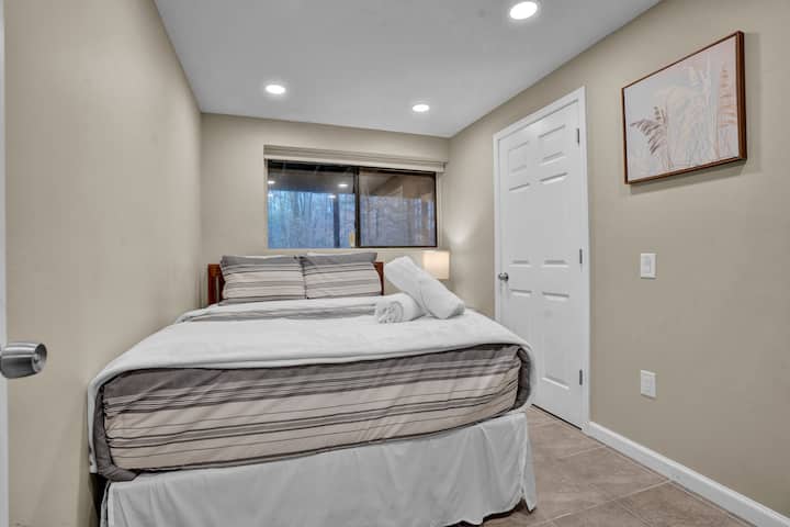 A comfortable queen bedroom with everything you need to settle in; simple, quiet, and thoughtfully arranged. (Please note: the white door leads to a locked utility space, and a luggage rack is provided.)
