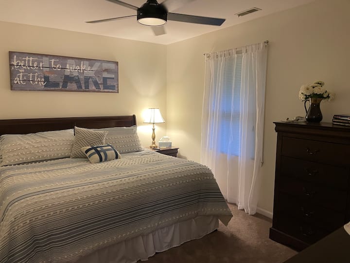 The Sandcastle: Beautiful Kerr Lake Home W/dock - Clarksville, VA