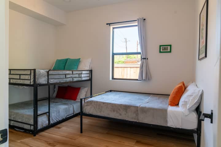 Lôžka s pamäťovou penou v plnej veľkosti 