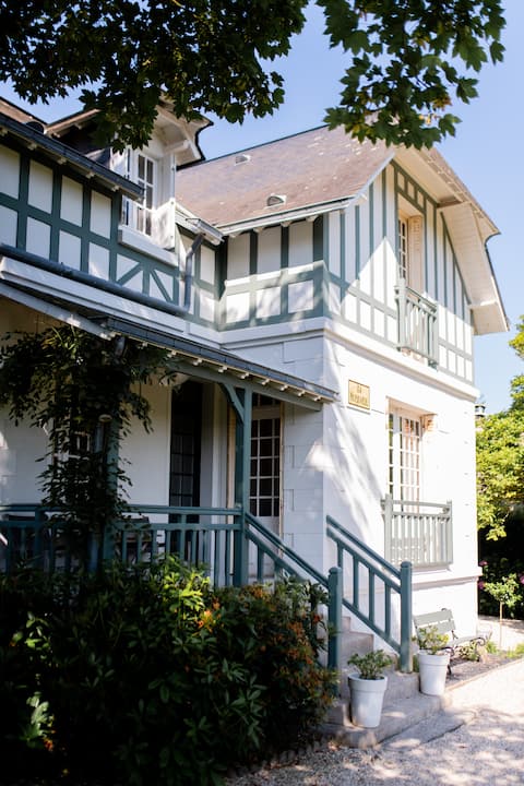 Villa Ma Normandie, garden and Mesnil Val beach