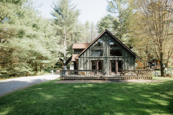 Home in Cooksburg · 3 bedrooms · 7 beds · 2 baths