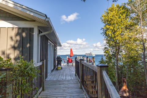 Lighthouse Views on Lake Huron-Hot tub, Pool Table