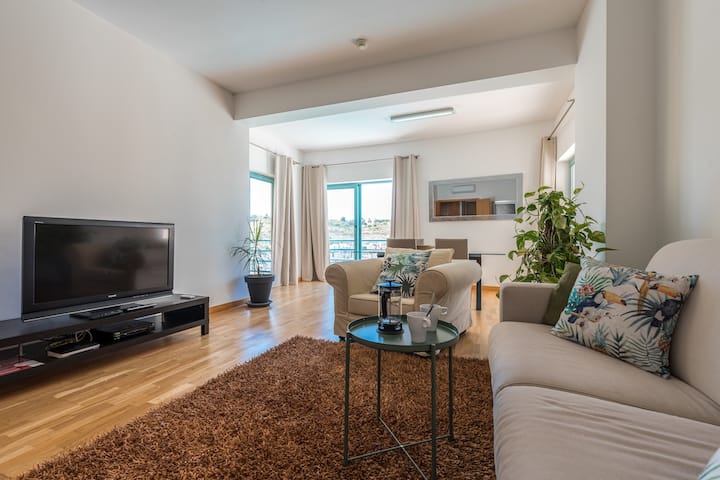 Area salotto e sala da pranzo